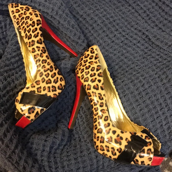Anne Michelle Cheetah Heels - Picture 6 of 6